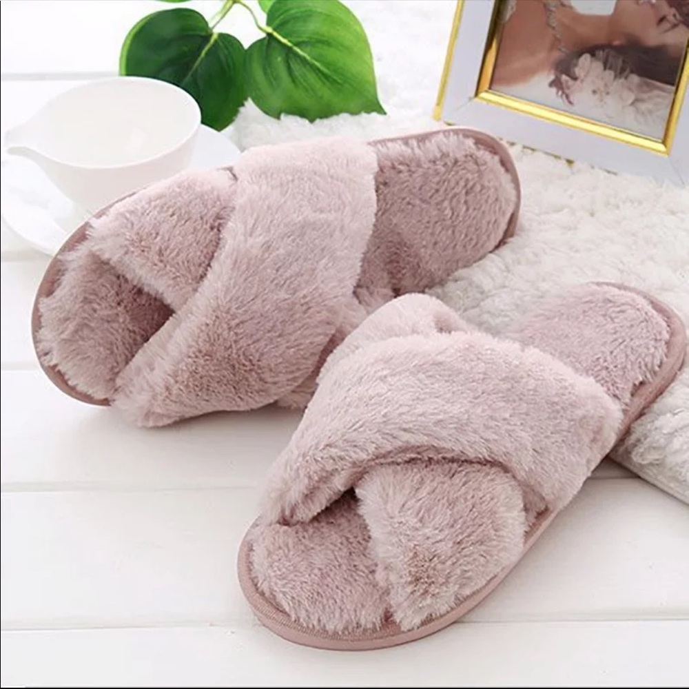 New Pink Fur Fluffy Warm Cozy Criss Cross Slippers - Picture 5 of 9